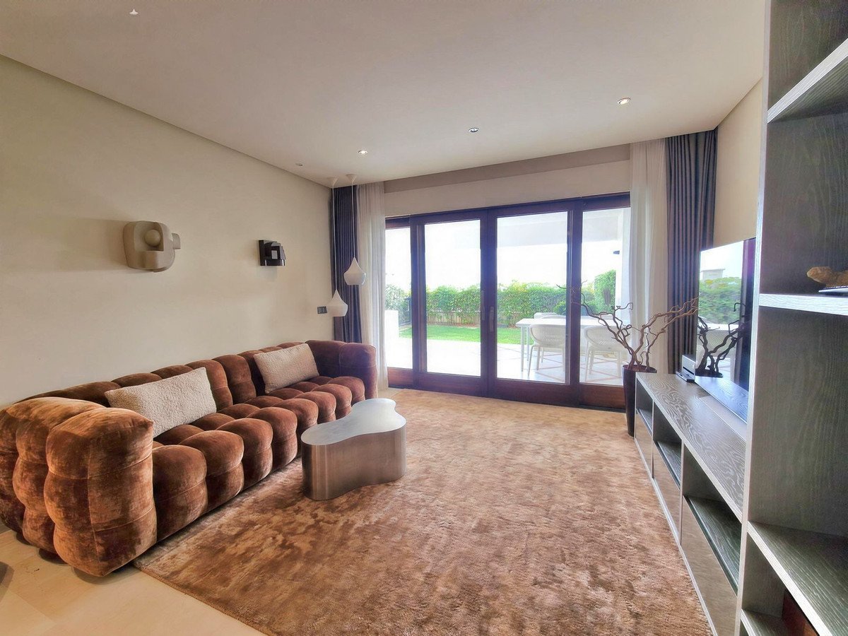 2 Bed Ground Floor Apartment in Estepona