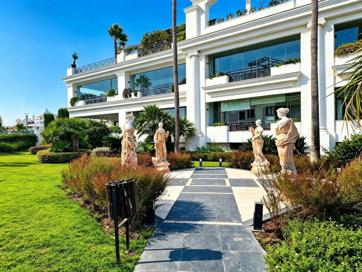 2 Bed Ground Floor Apartment in Estepona