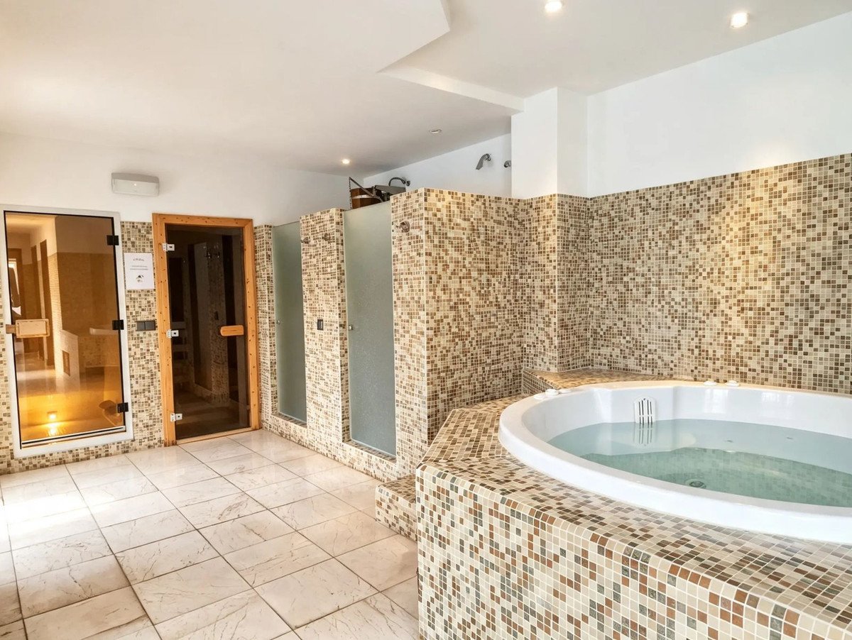2 Bed Ground Floor Apartment in Estepona