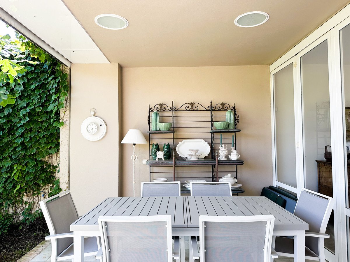 4 Bed Semi-Detached House in Sotogrande Costa