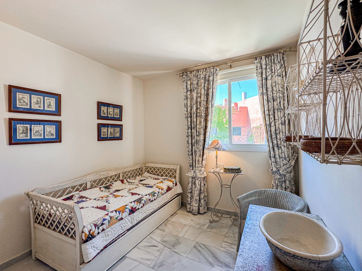 4 Bed Semi-Detached House in Sotogrande Costa