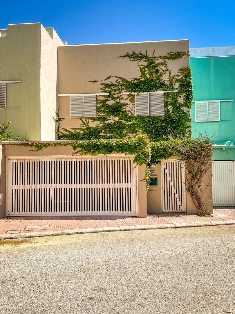 4 Bed Semi-Detached House in Sotogrande Costa