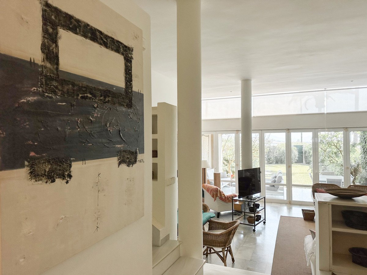 4 Bed Semi-Detached House in Sotogrande Costa