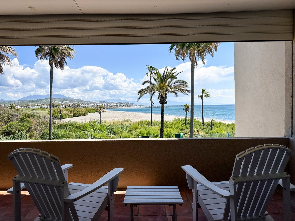 4 Bed Semi-Detached House in Sotogrande Costa
