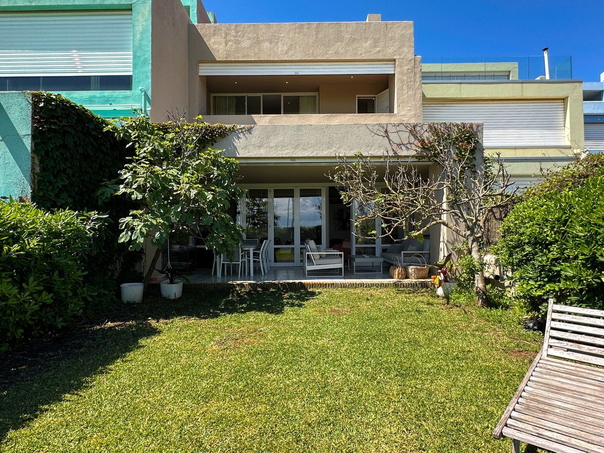 4 Bed Semi-Detached House in Sotogrande Costa