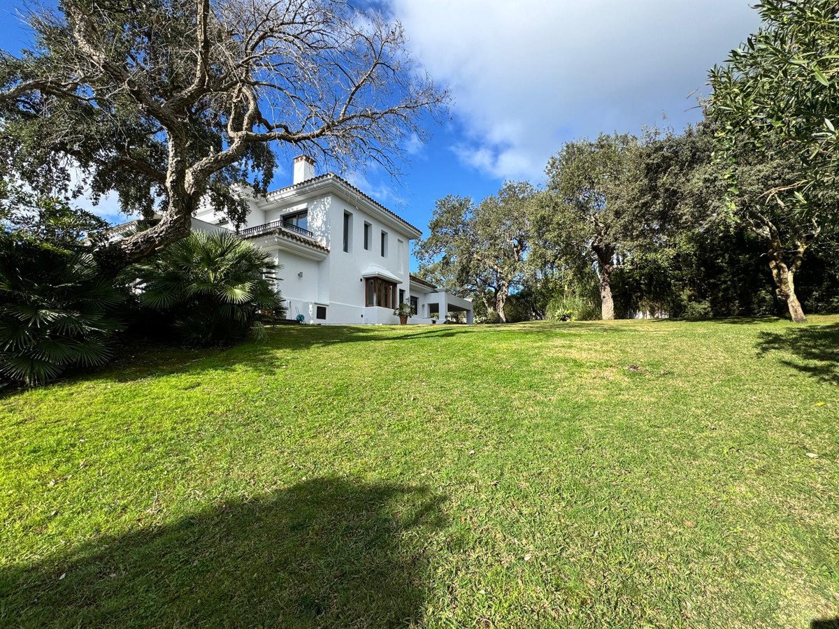 5 Bed Detached Villa in Sotogrande Alto