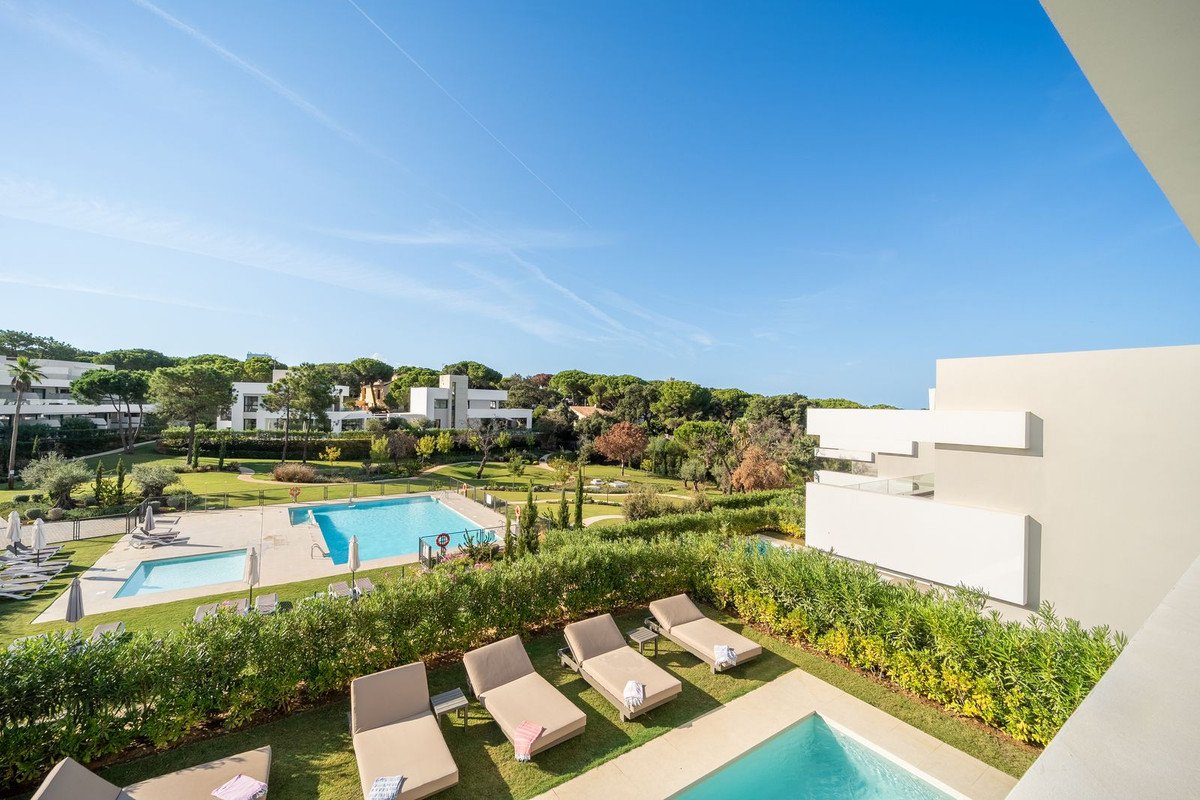 5 Bed Detached Villa in Elviria