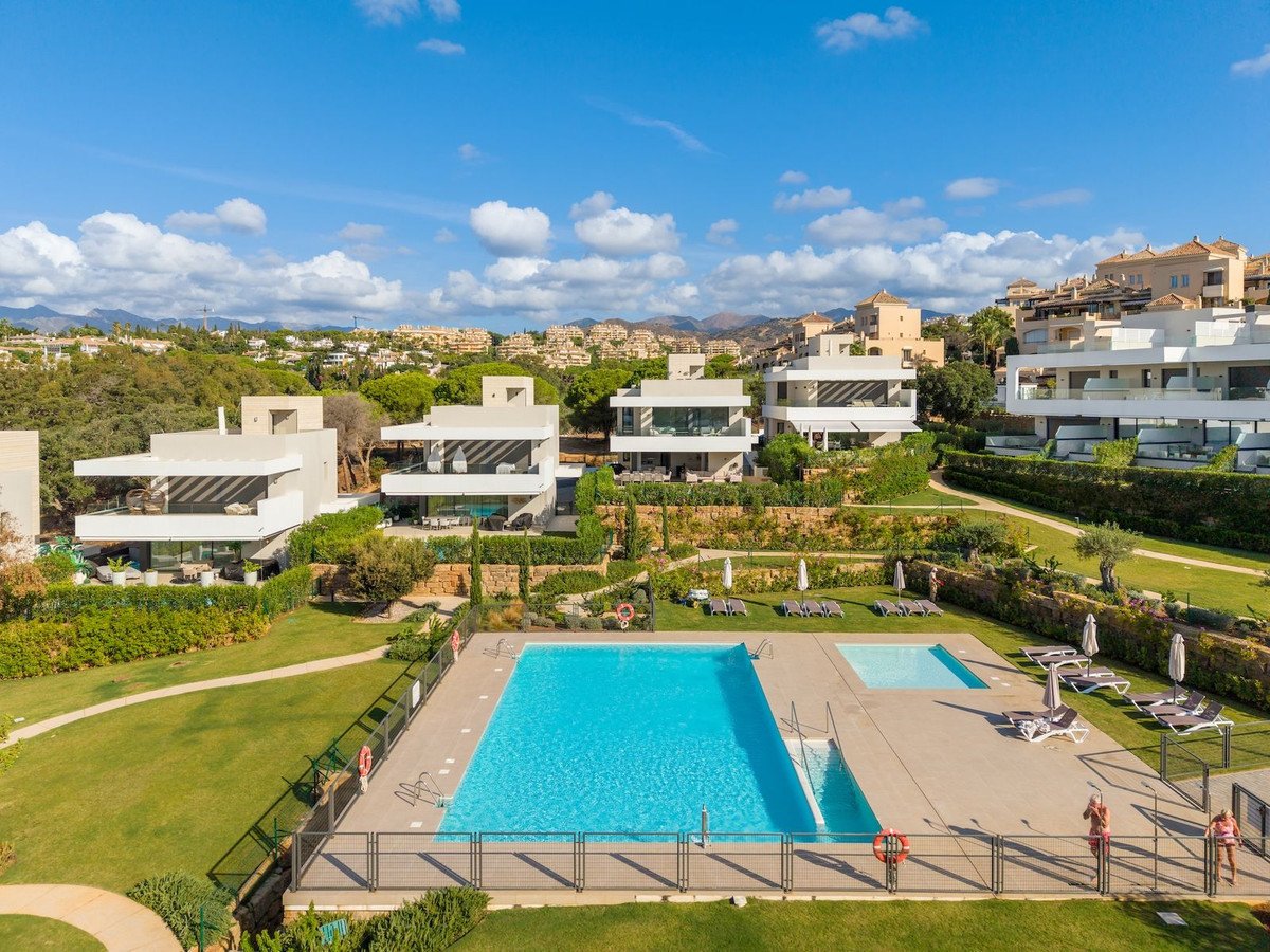 5 Bed Detached Villa in Elviria