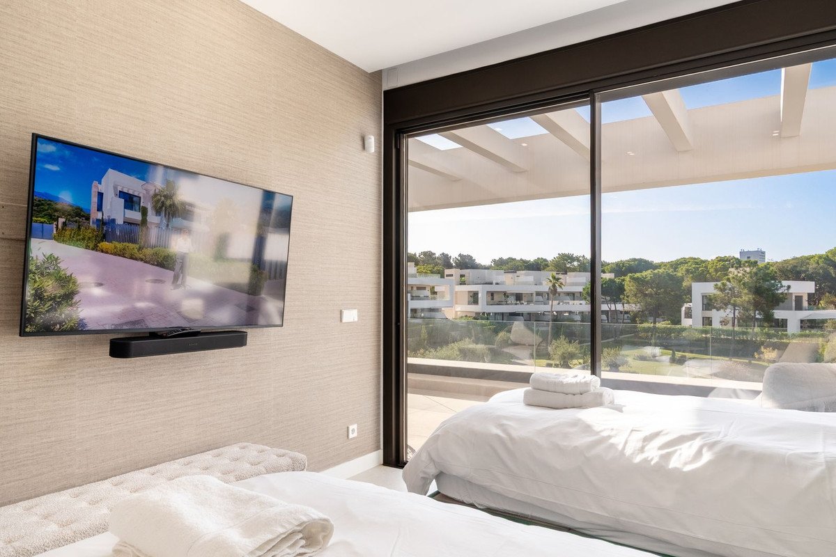 5 Bed Detached Villa in Elviria