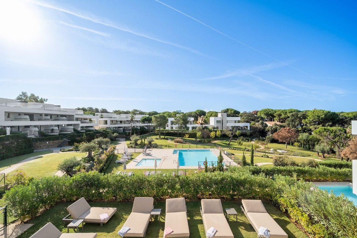 5 Bed Detached Villa in Elviria