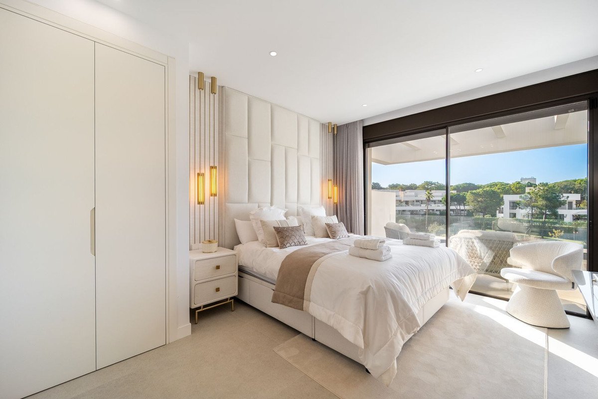 5 Bed Detached Villa in Elviria