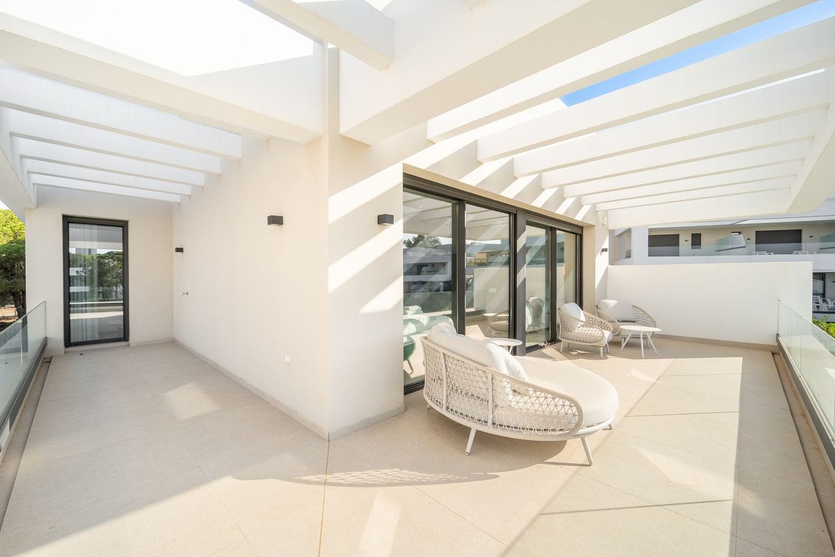 5 Bed Detached Villa in Elviria