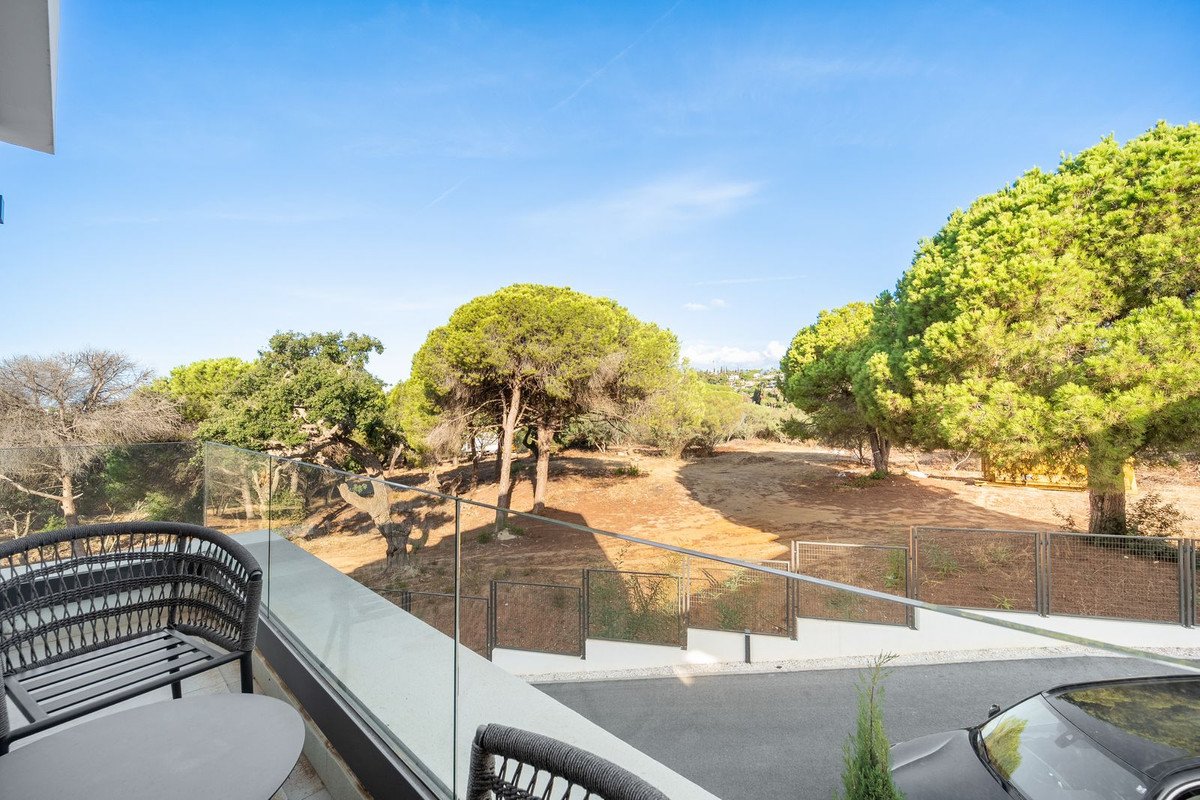 5 Bed Detached Villa in Elviria