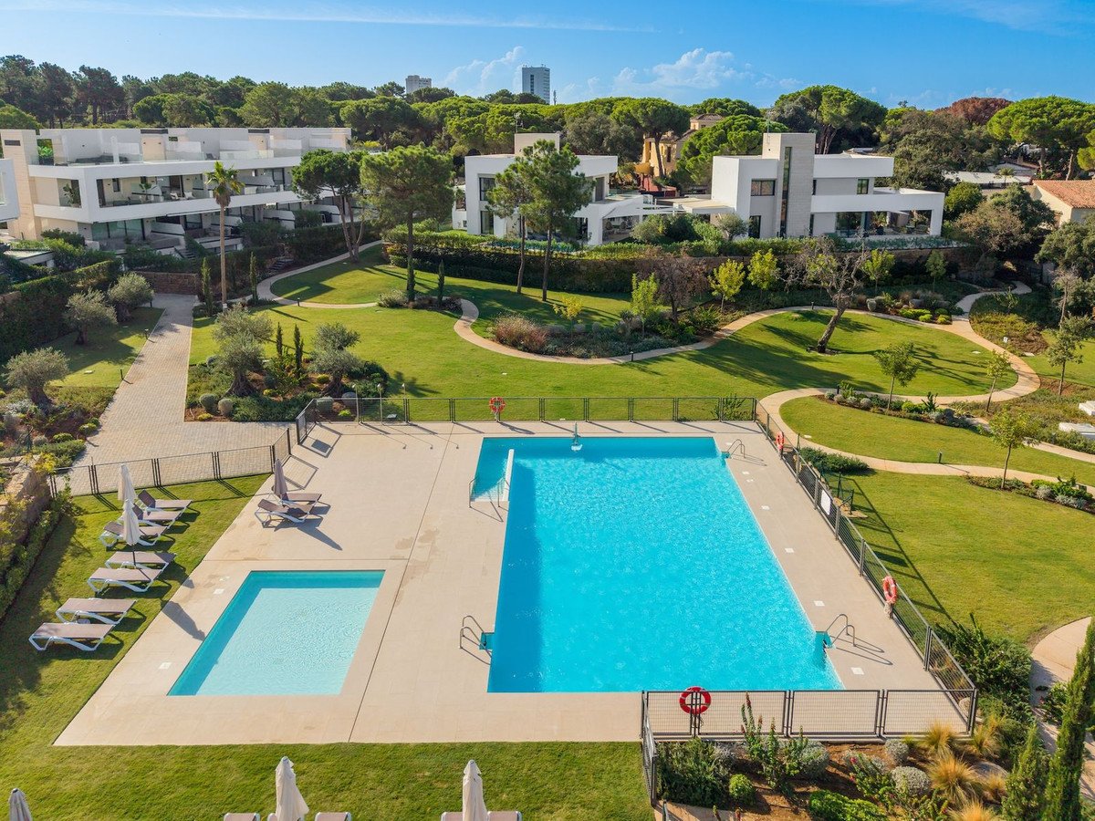 5 Bed Detached Villa in Elviria