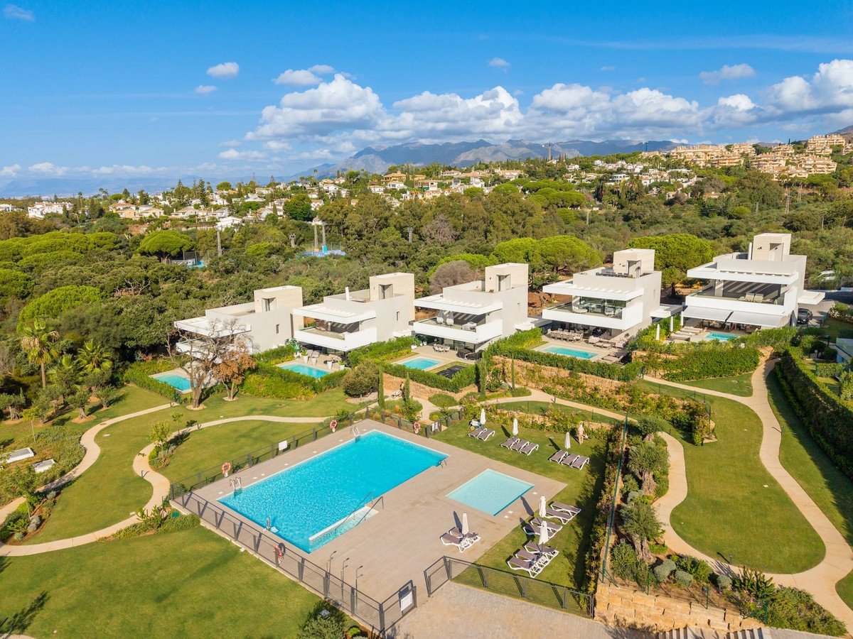 5 Bed Detached Villa in Elviria