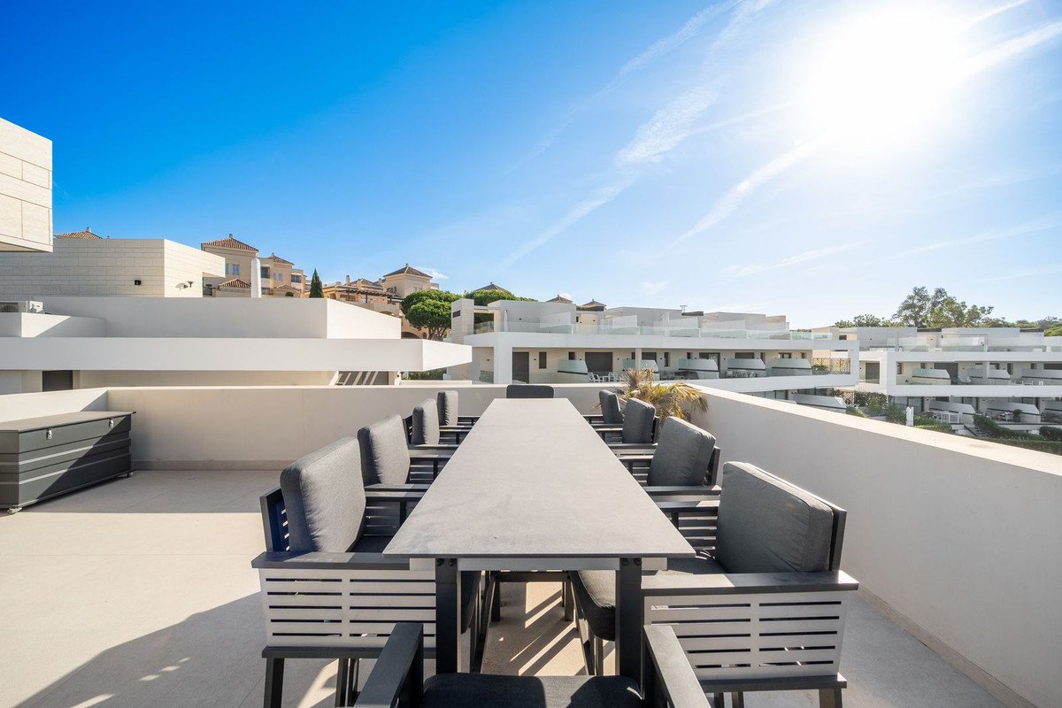 5 Bed Detached Villa in Elviria