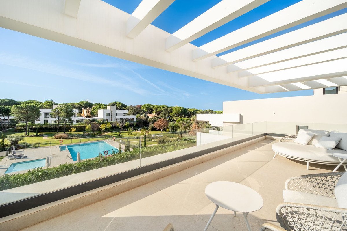 5 Bed Detached Villa in Elviria