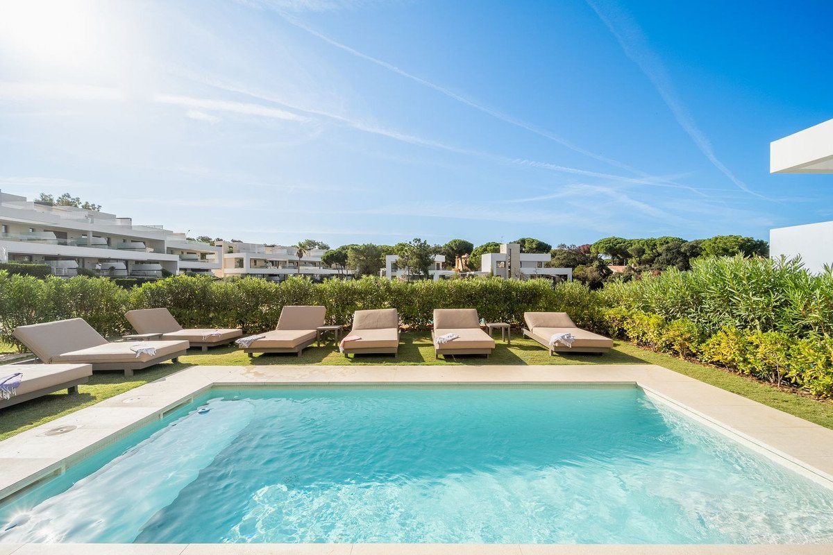 5 Bed Detached Villa in Elviria