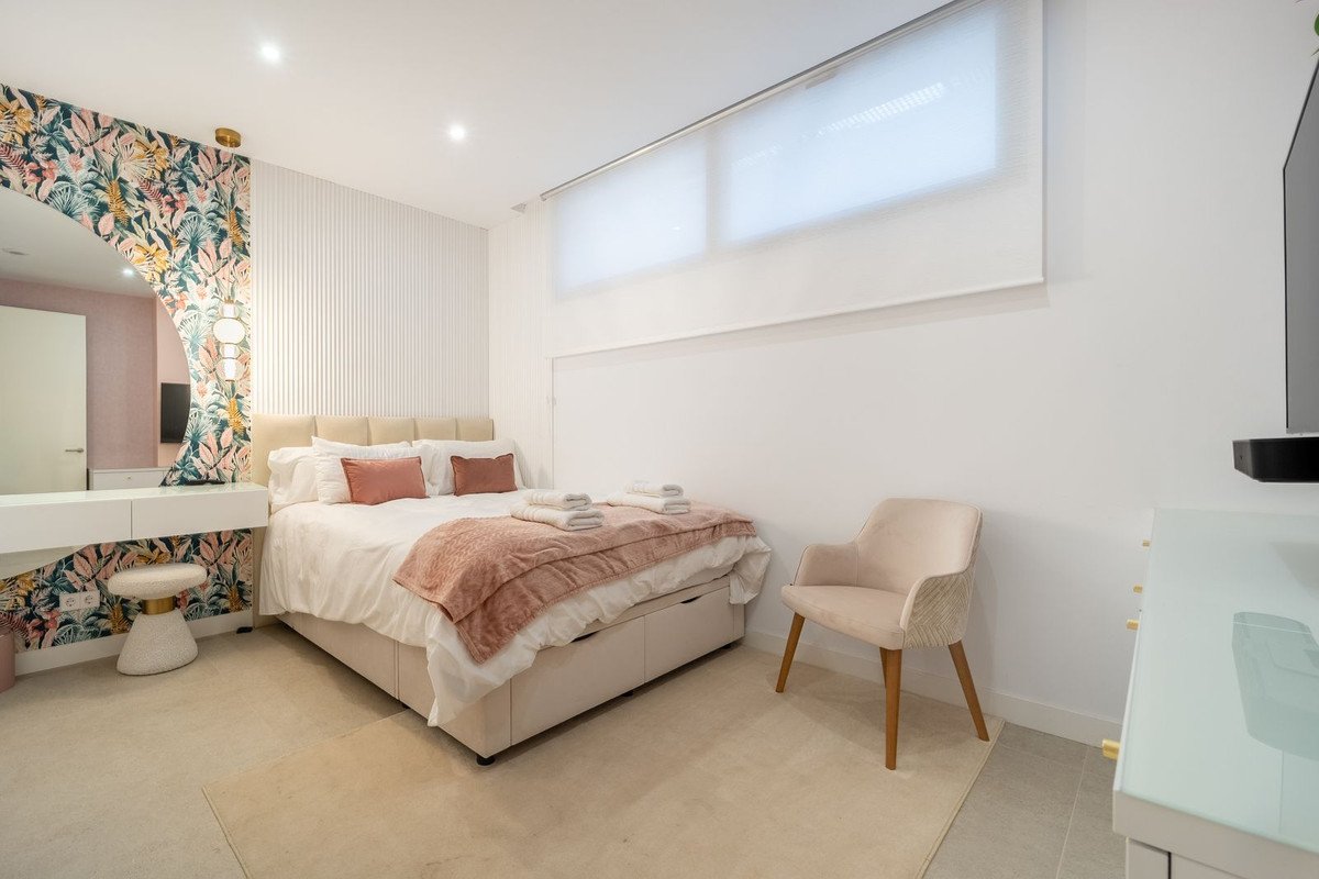 5 Bed Detached Villa in Elviria