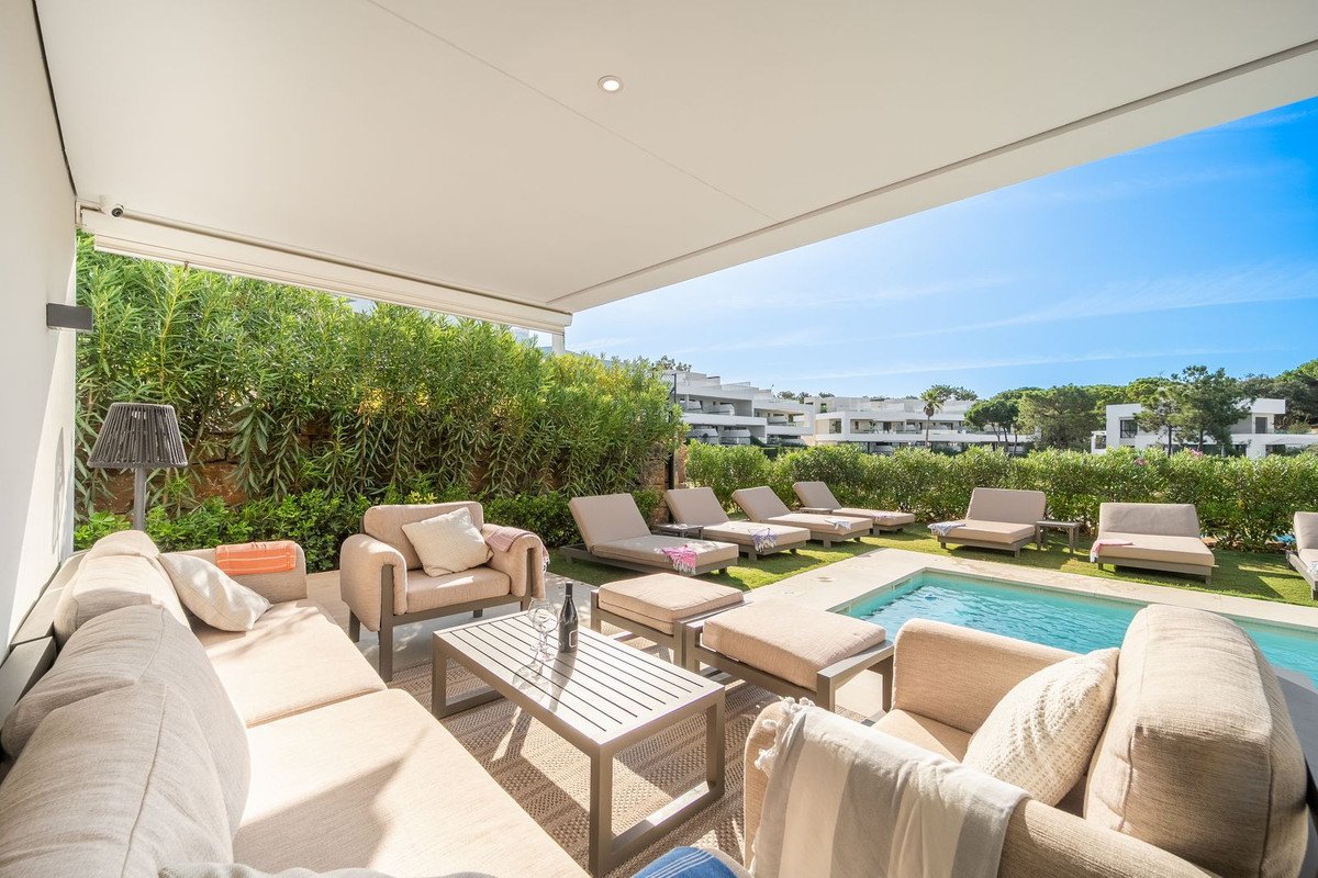 5 Bed Detached Villa in Elviria