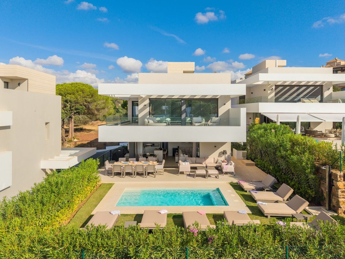 5 Bed Detached Villa in Elviria