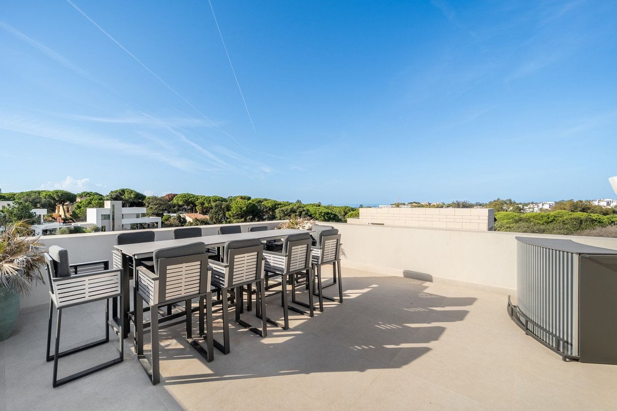 5 Bed Detached Villa in Elviria