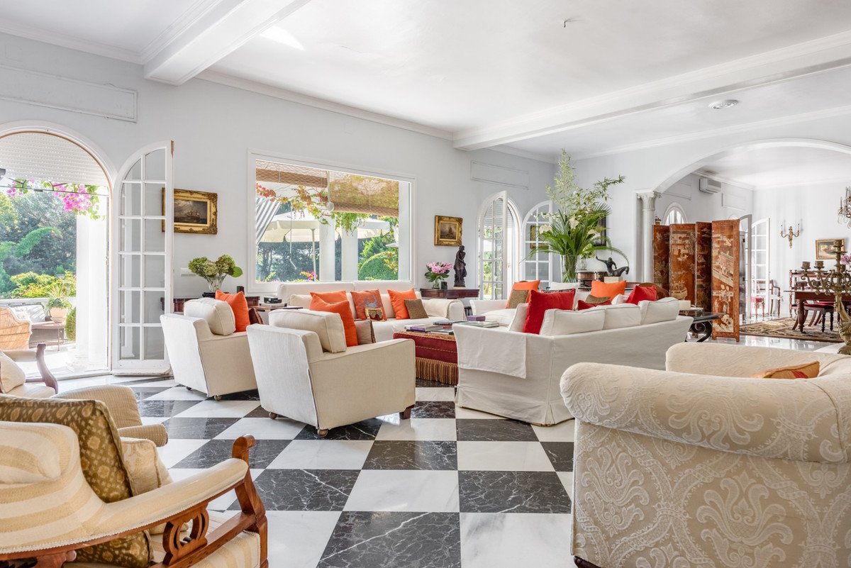 5 Bed Detached Villa in Sotogrande Alto