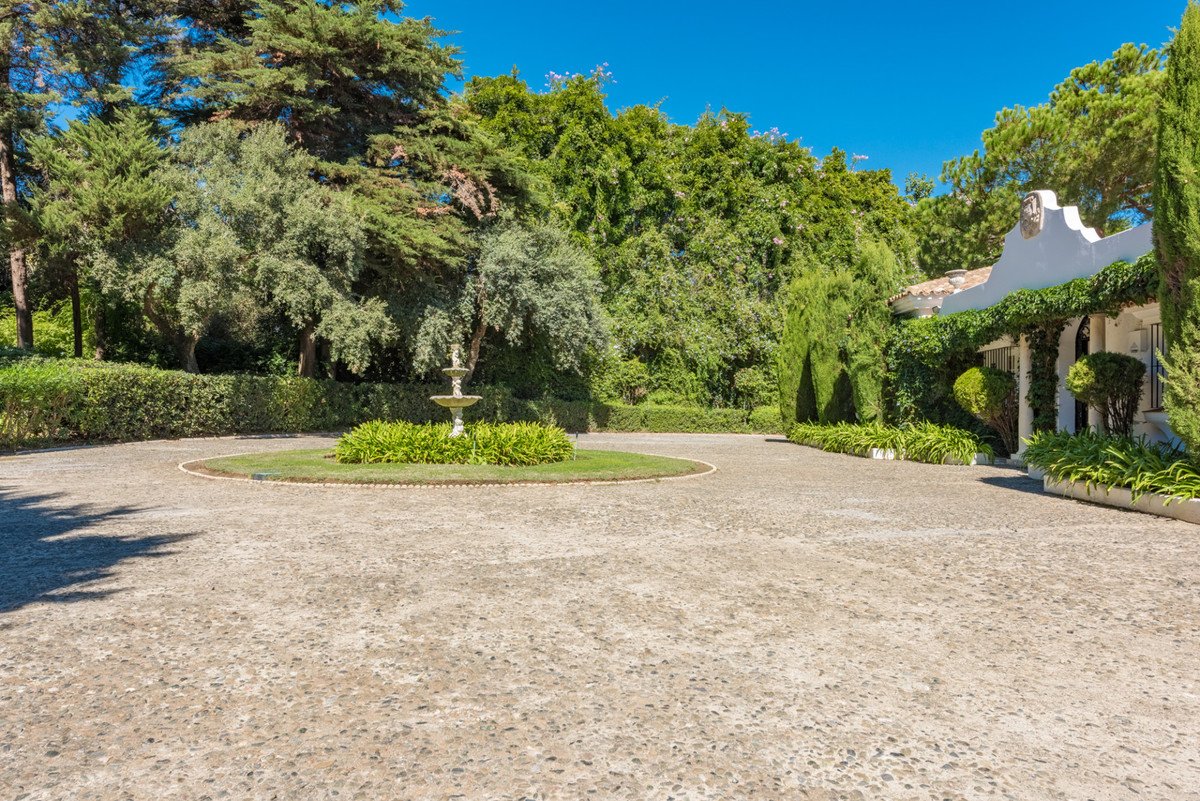 5 Bed Detached Villa in Sotogrande Alto