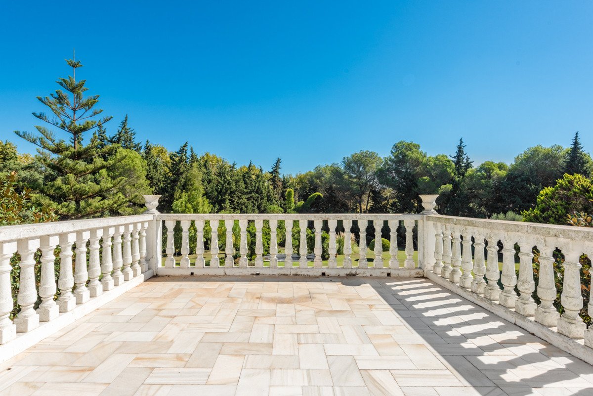 5 Bed Detached Villa in Sotogrande Alto