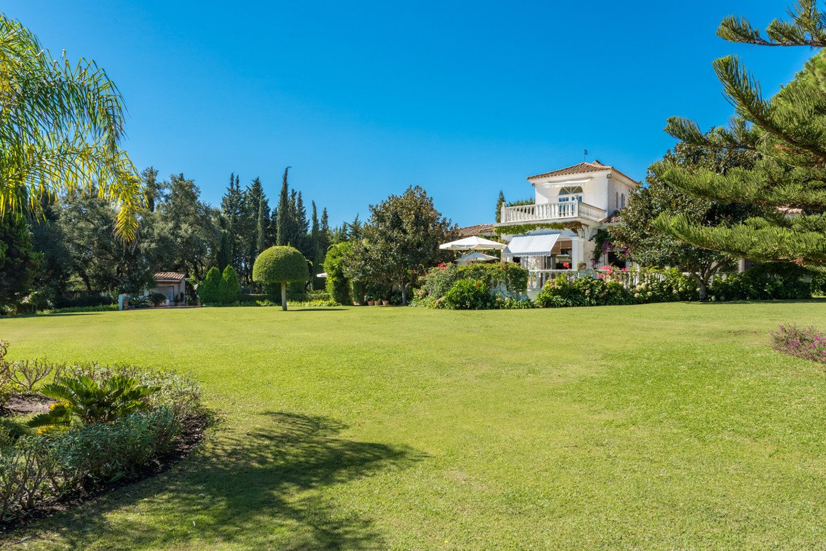 5 Bed Detached Villa in Sotogrande Alto