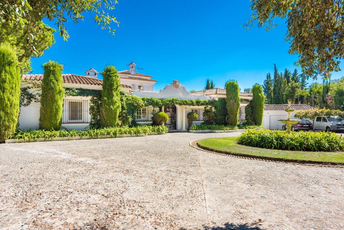 5 Bed Detached Villa in Sotogrande Alto
