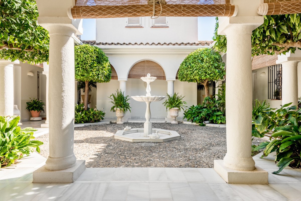 5 Bed Detached Villa in Sotogrande Alto