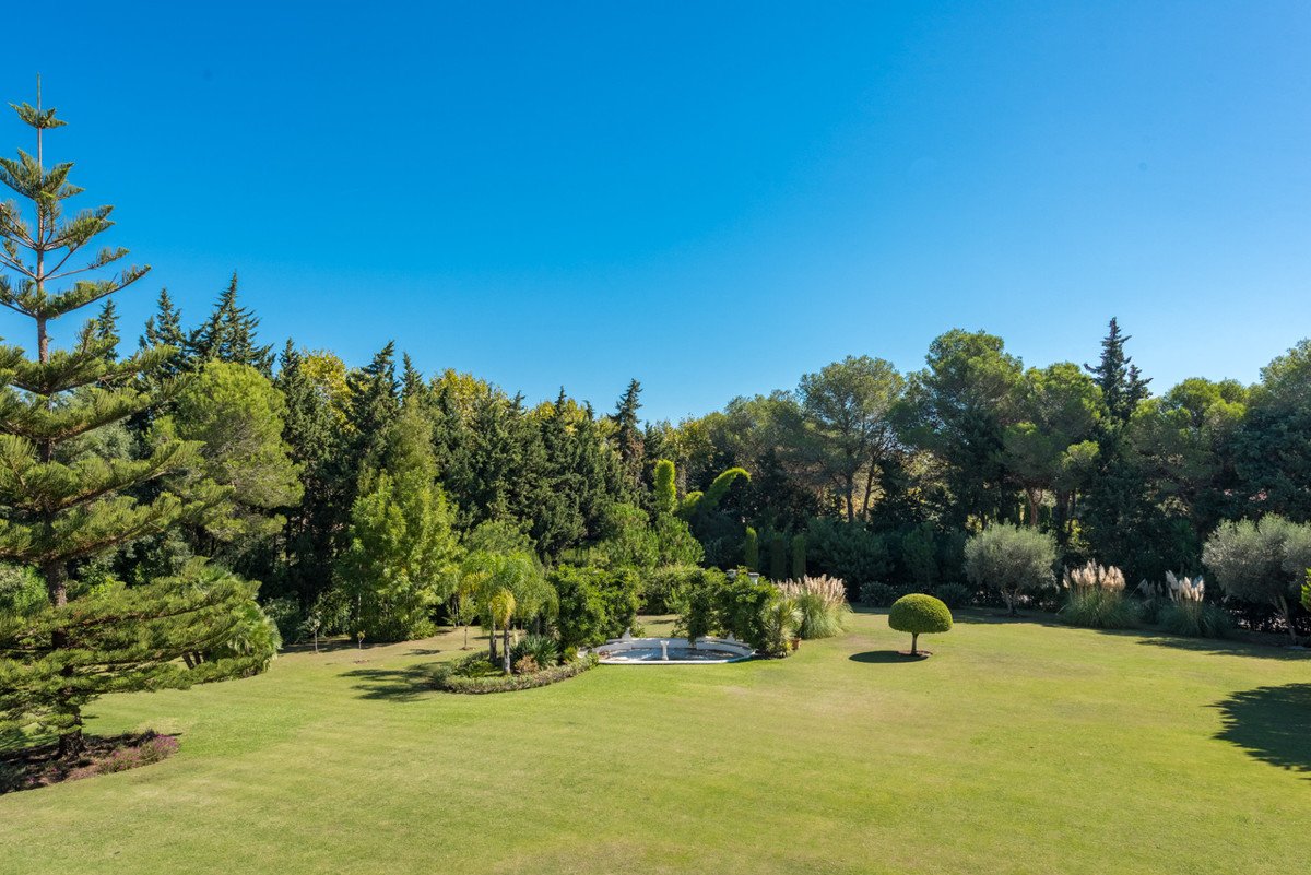 5 Bed Detached Villa in Sotogrande Alto