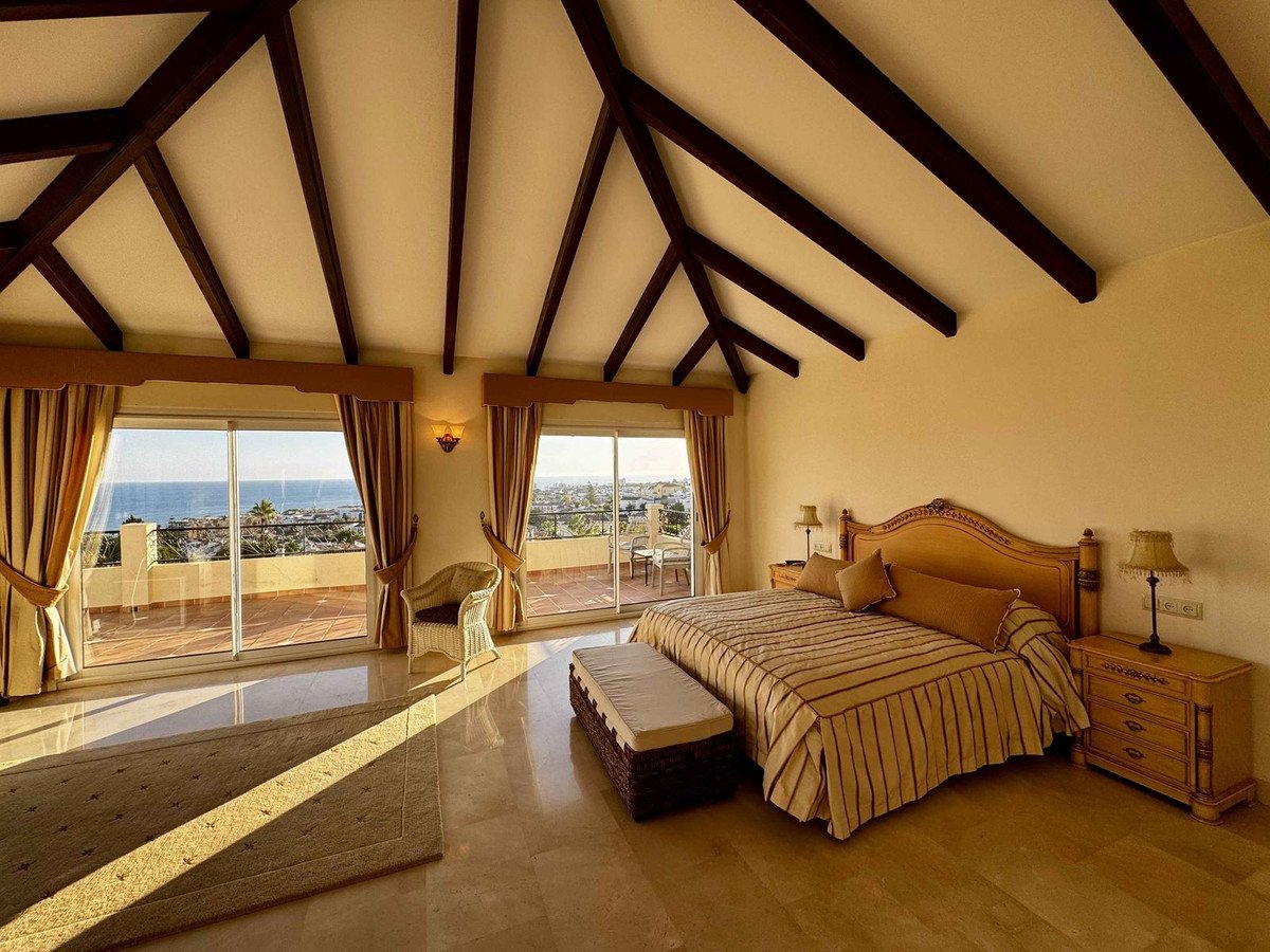 6 Bed Detached Villa in Riviera del Sol