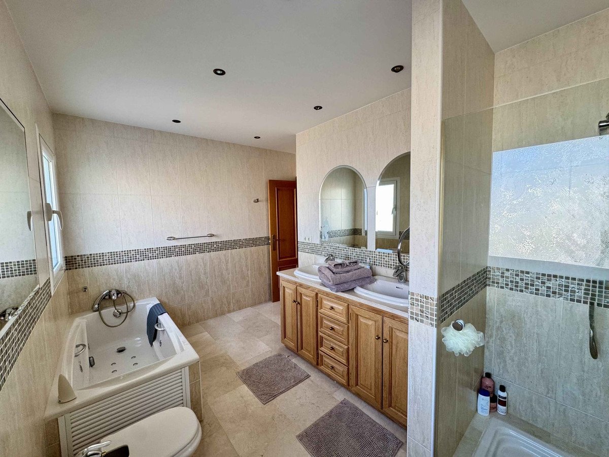 6 Bed Detached Villa in Riviera del Sol