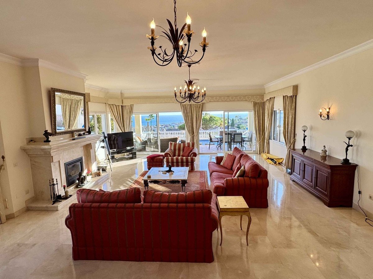 6 Bed Detached Villa in Riviera del Sol