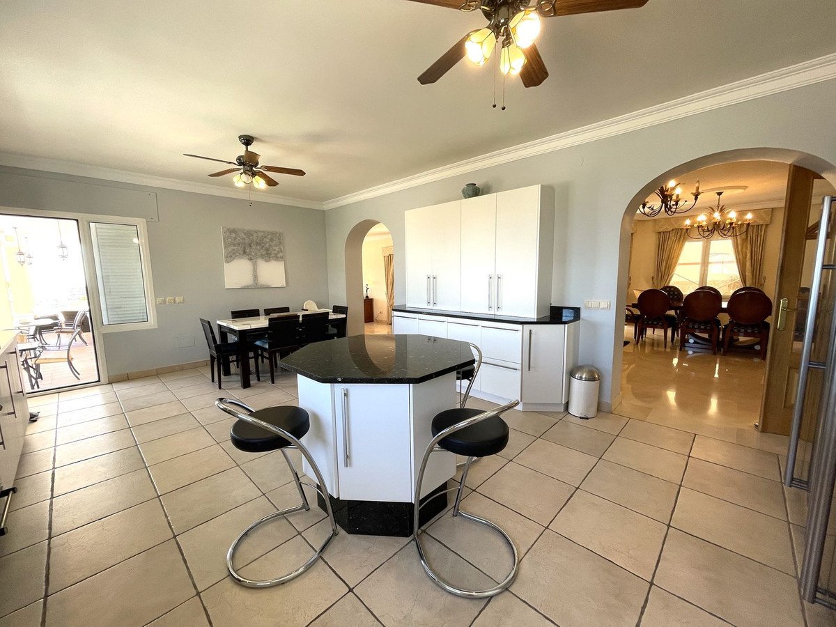 6 Bed Detached Villa in Riviera del Sol
