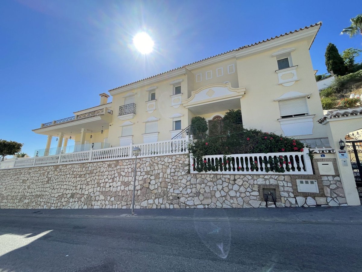6 Bed Detached Villa in Riviera del Sol