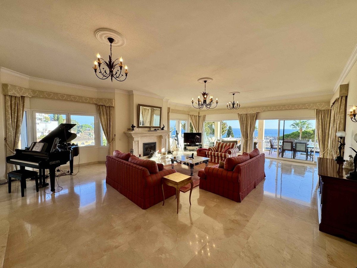 6 Bed Detached Villa in Riviera del Sol