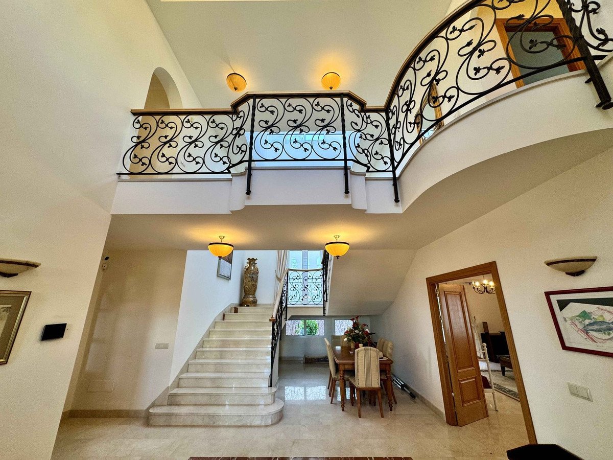 6 Bed Detached Villa in Riviera del Sol