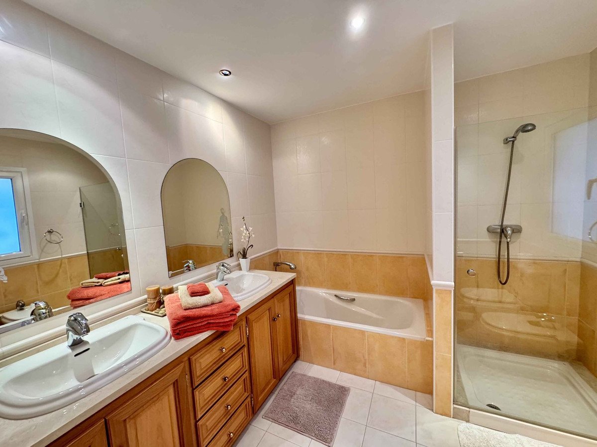 6 Bed Detached Villa in Riviera del Sol