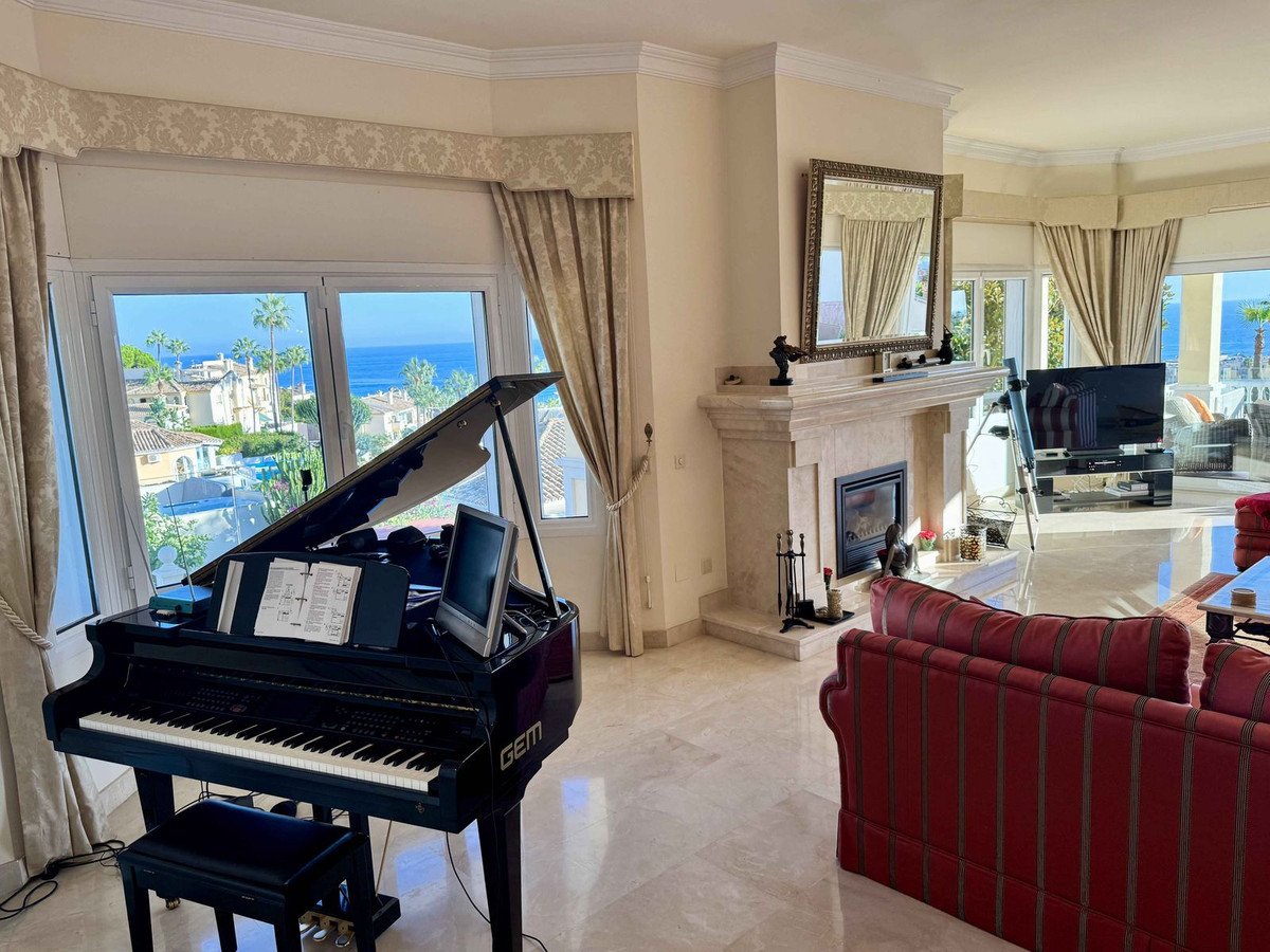 6 Bed Detached Villa in Riviera del Sol