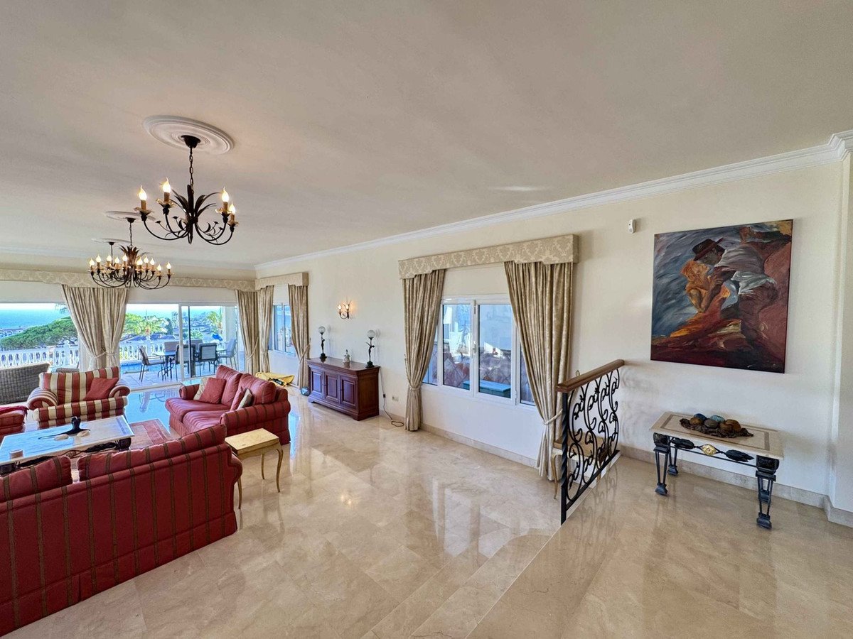 6 Bed Detached Villa in Riviera del Sol
