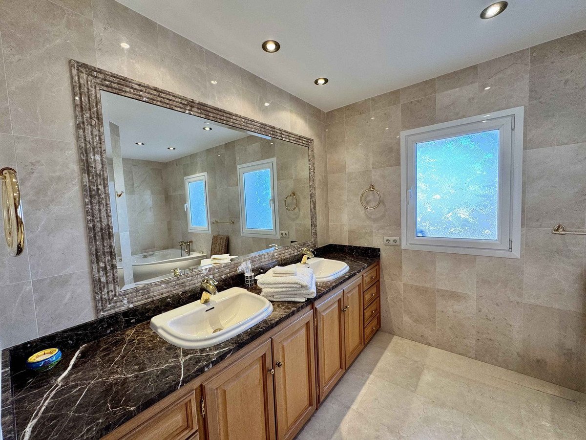 6 Bed Detached Villa in Riviera del Sol