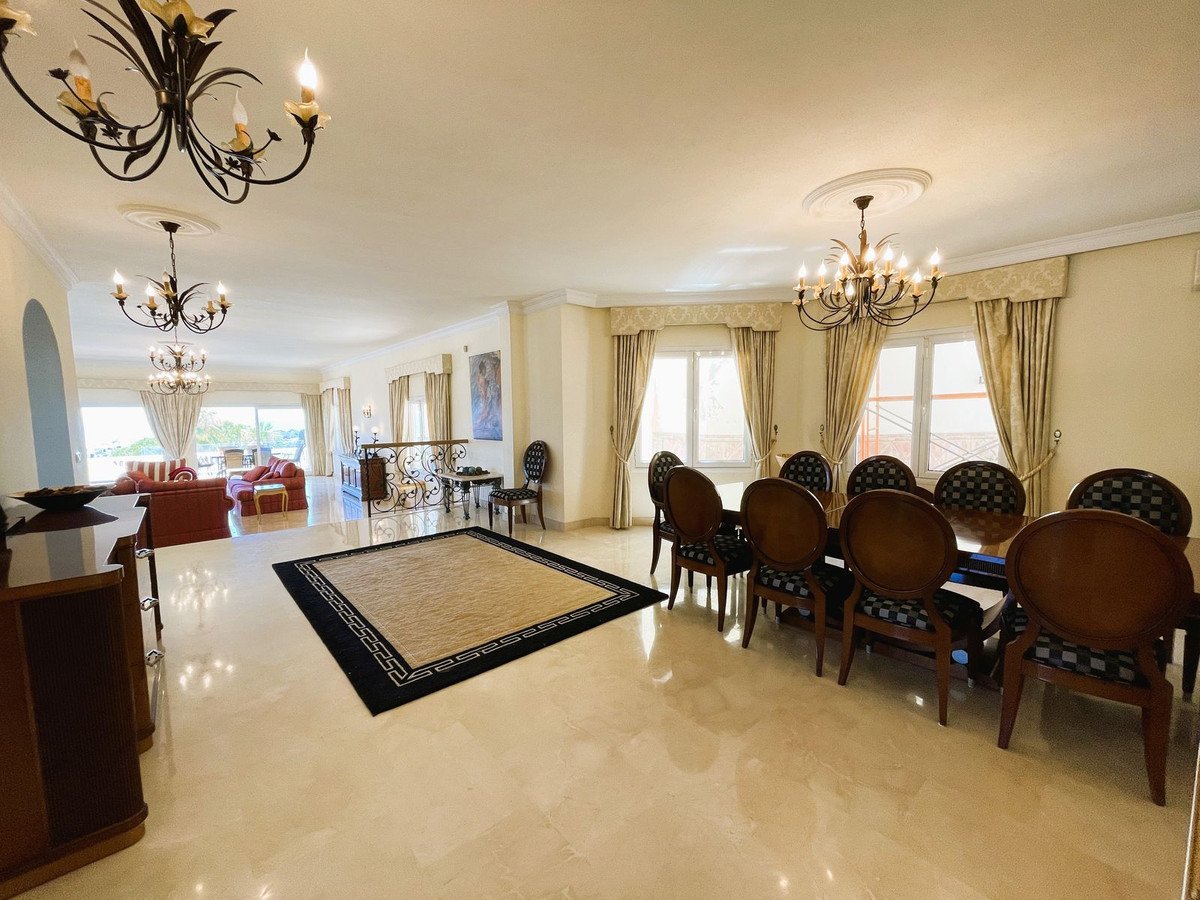 6 Bed Detached Villa in Riviera del Sol