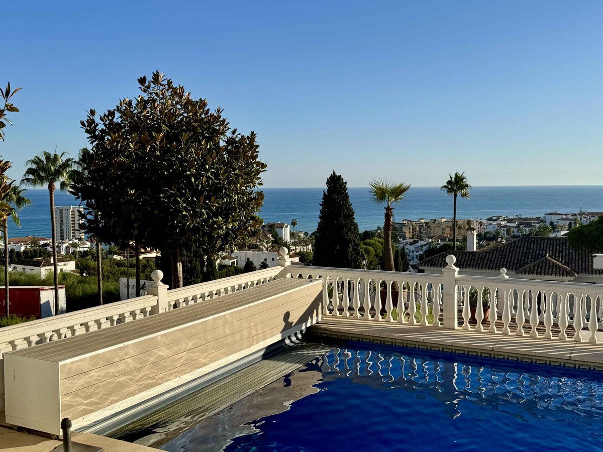 6 Bed Detached Villa in Riviera del Sol