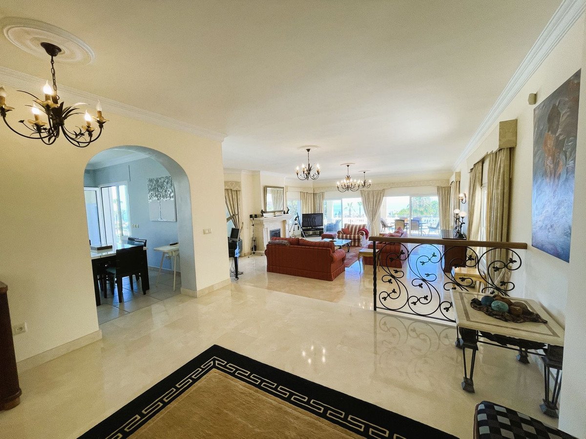 6 Bed Detached Villa in Riviera del Sol