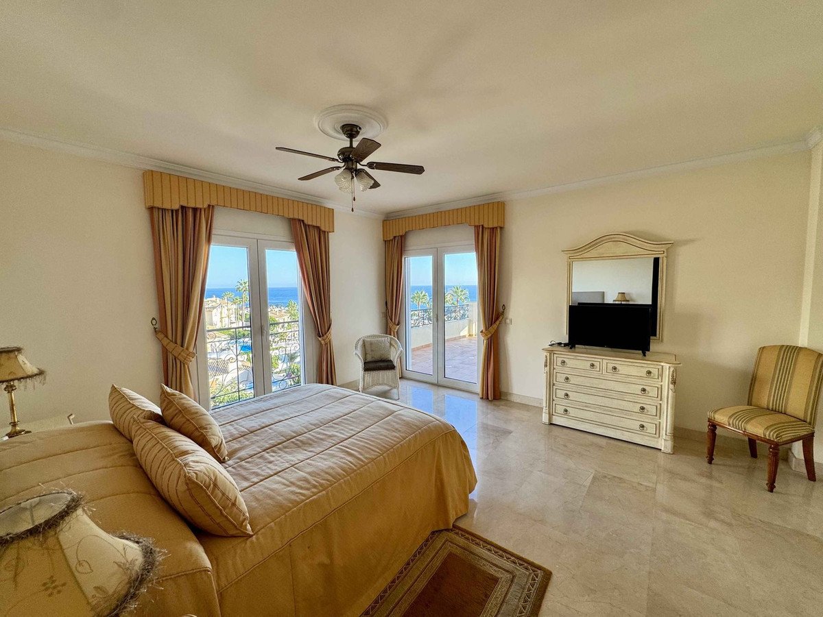 6 Bed Detached Villa in Riviera del Sol
