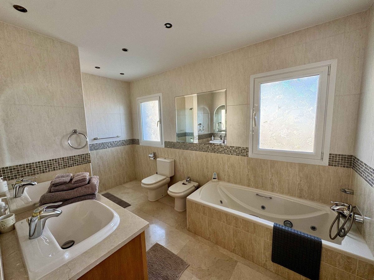 6 Bed Detached Villa in Riviera del Sol