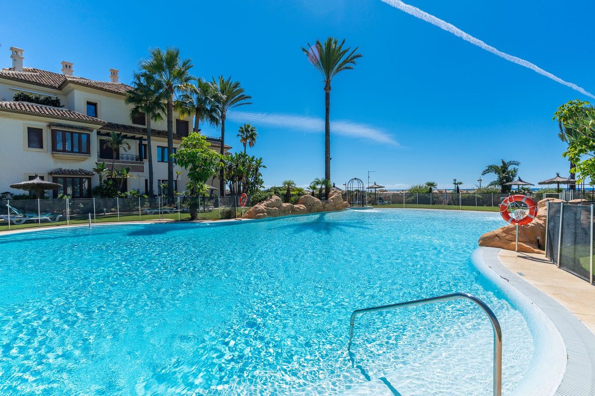 3 Bed Middle Floor Apartment in Los Monteros